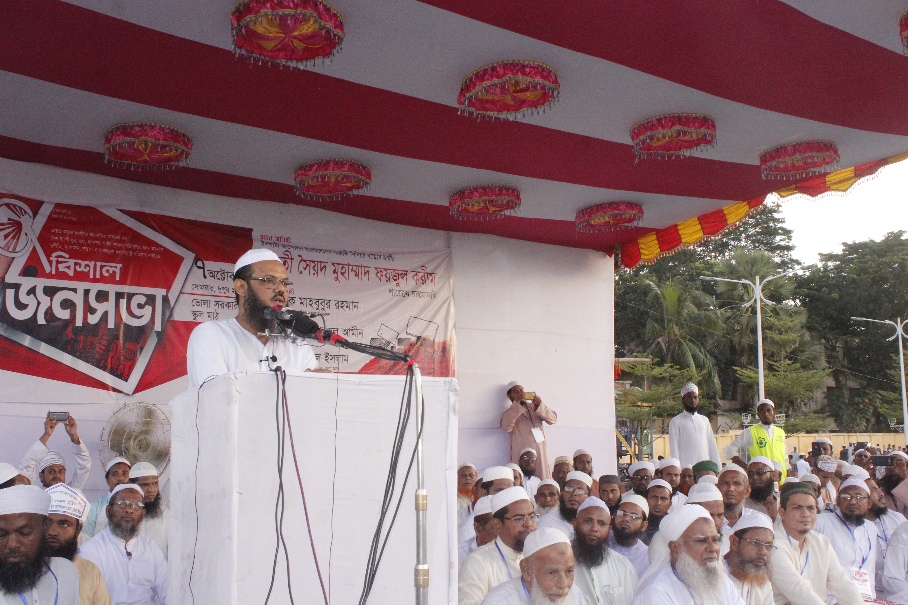 চরিত্রহীন লোকদের দ্বারা দেশ এক নাম্বার হতে পারে না  -ভোলায় মুফতি ফয়জুল করিম
