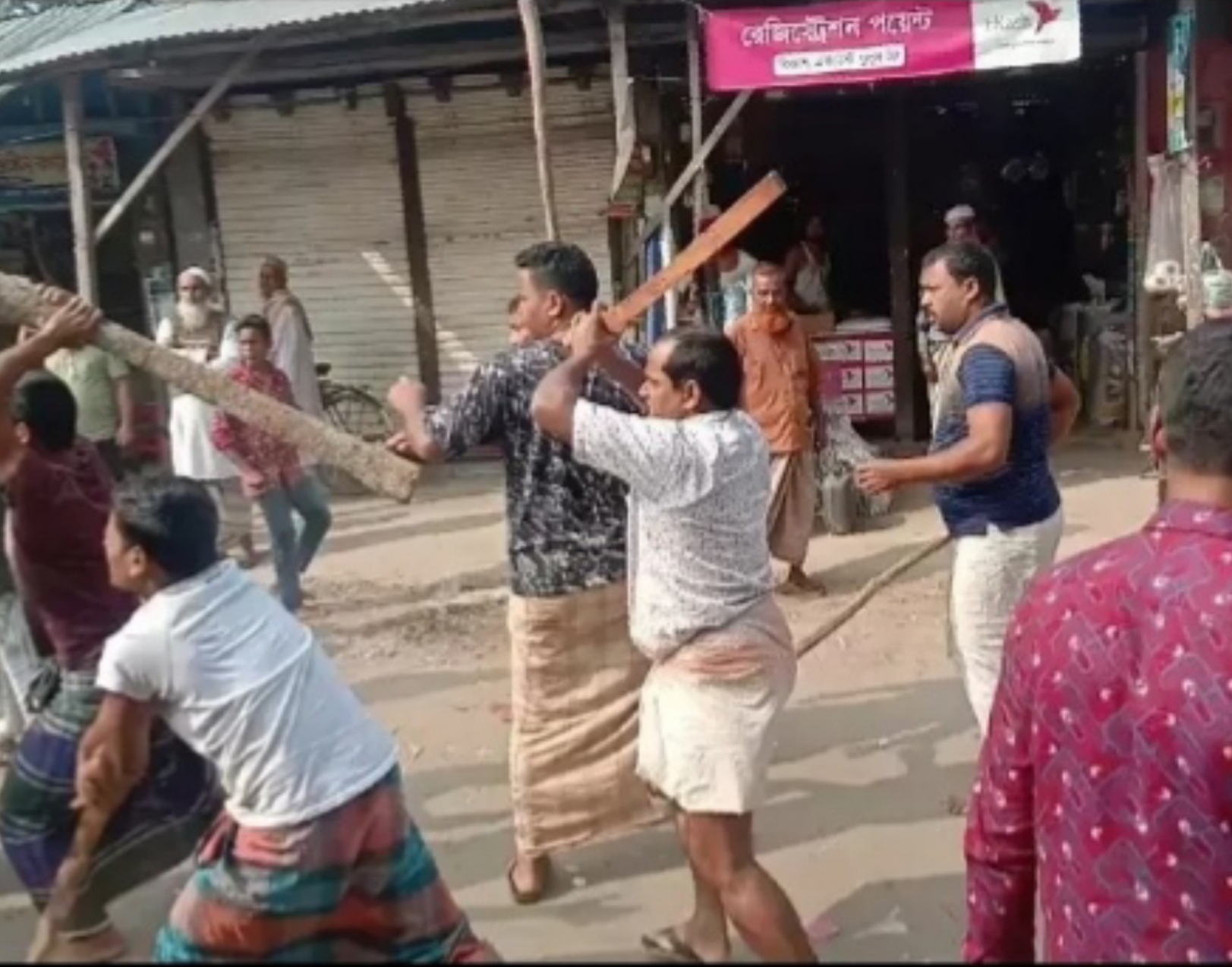 রাজাপুর- ইলিশা রোদ্রের হাটের রক্তক্ষয়ী সংঘর্ষের ইন্ধনদাতার নির্দেশেই হয় সংঘর্ষ!! কে এই হুকুম দাতা