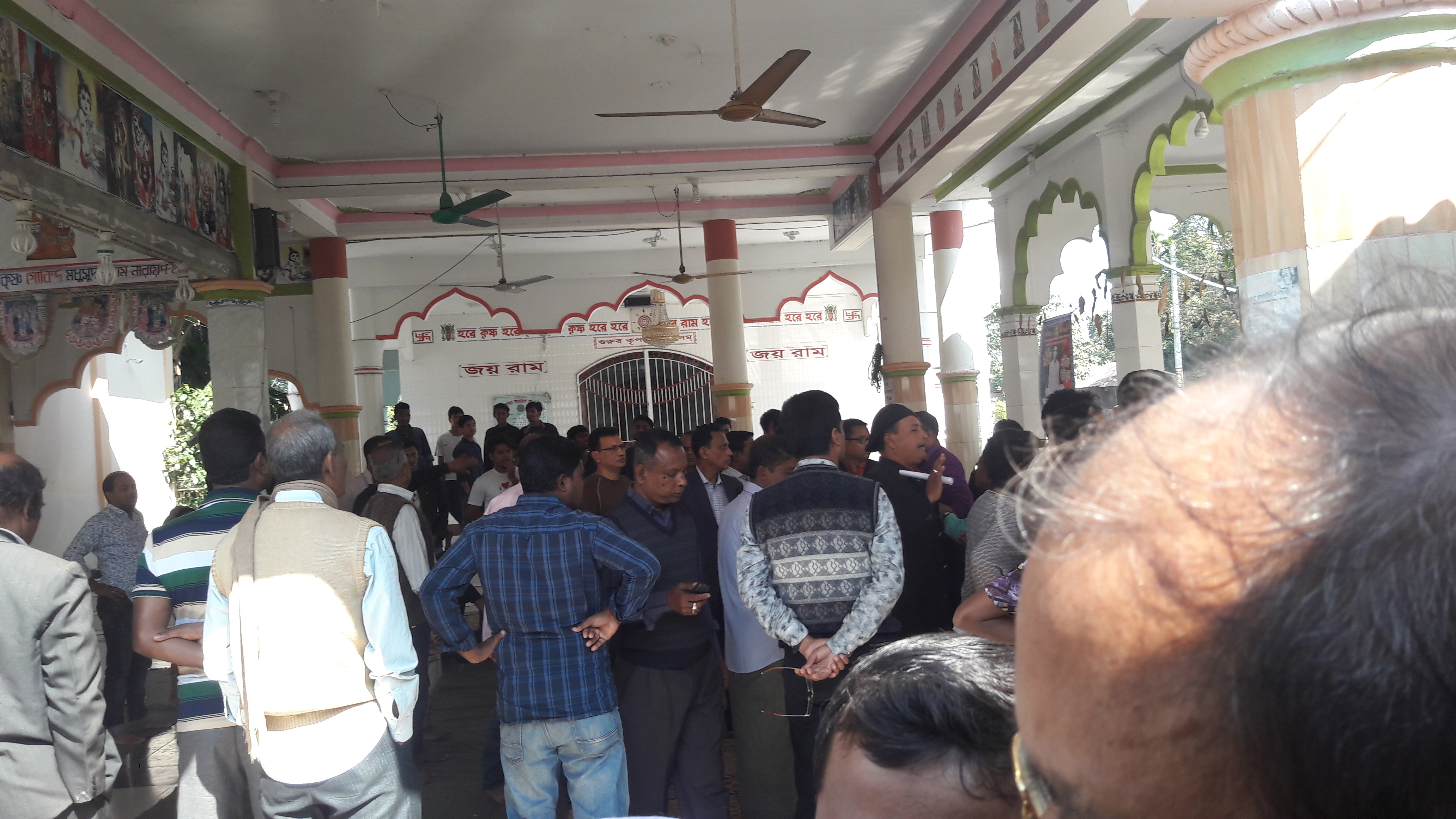 ভোলা কালিনাথ রায়ের বাজারস্থ শ্রী শ্রী লক্ষী গৌবিন্দ মন্দির কমিটি নিয়ে দুই গ্রুপের সংঘর্ষ