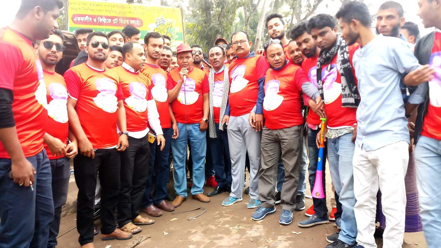 বঙ্গবন্ধুর জন্মশত বার্ষিকী উপলক্ষে জেলা পরিষদ গোল্ড কাপের পক্ষে  টুটুল স্মৃতি সংঘের দুই দিন ব্যাপি শোভা যাত্রা অনুষ্টিত।