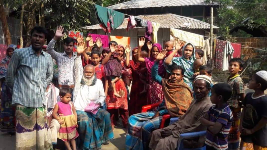 ভোলায় ইউপি সদস্যর অপকর্মের বিচার চেয়ে ইউপি চেয়ারম্যানের কাছে ভুক্তভোগিদের আকুতি