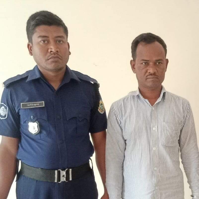 ফেসবুকে প্রধানমন্ত্রীকে নিয়ে কটূক্তি: মাদ্রাসাশিক্ষক আটক