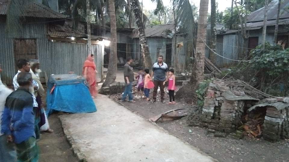 ভোলার চরনোবাদে সরকারি জমিতে জোরপূর্বক ঘর উত্তলনের অভিযোগ।