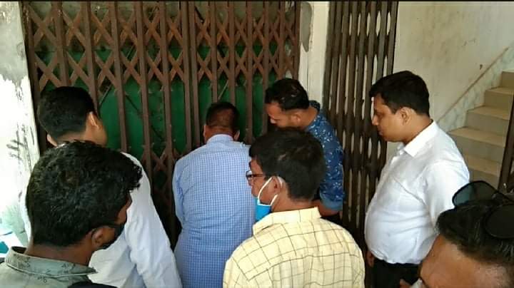 ভোলার রাজাপুরে জেলে পল্লিতে হাহাকার চেয়ারম্যানের ৩২ টন চাউল জনতার হাতে আটক