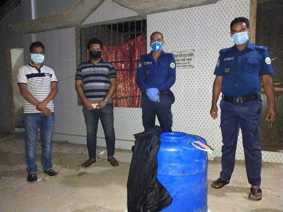 ভোলার দৌলতখানে ১ লক্ষ বাগদা রেনু আটক।