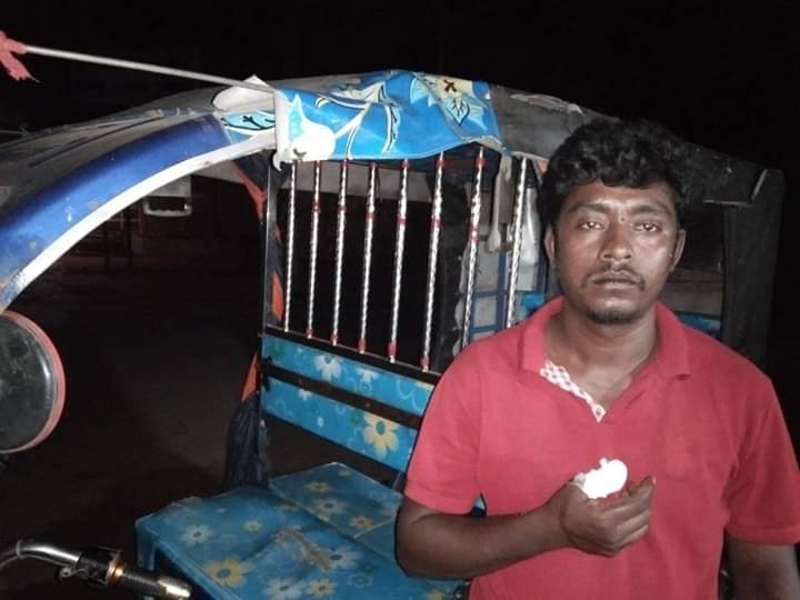 ভোলার দক্ষিণ দিঘলদীতে প্রবীর হত্যা পর ফের অটো রিক্সা চালককে কুপিয়ে টাকা ছিনিয়ে নিয়েছে দূর্বৃত্তরা।।