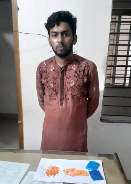 ভোলার চরফ্যাশনে ৪ শত পিচ ইয়াবাসহ ১ জন আটক।।