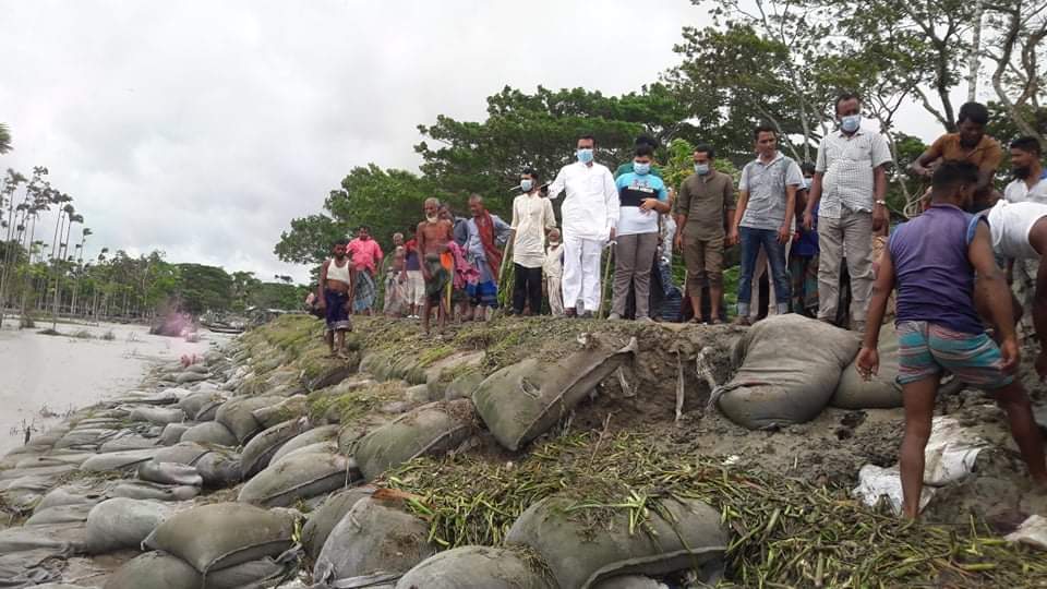 কেমন আছে ভেড়িবাধঁ পাড়ের মানুষ ভেড়িবাধঁ রক্ষার কাজ পরিদর্শনে জহুরুল ইমলাম নকিব।।