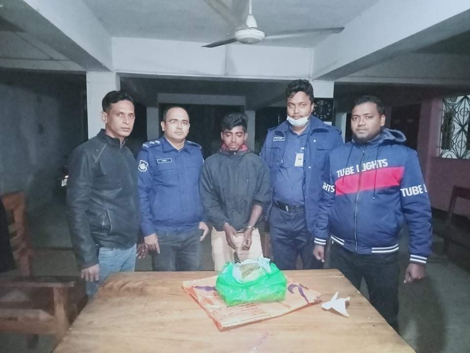 ভোলার ইলিশায় গাঁজাসহ মাদক ব্যবসায়ী পুলিশের হাতে আটক।।