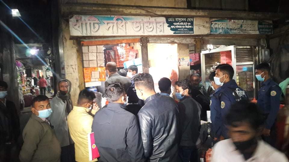 ভোলায় অবৈধ ছানা আটক মালিকদের সাথে আলোচনা সেরে ২০ হাজার টাকা জরিমানা