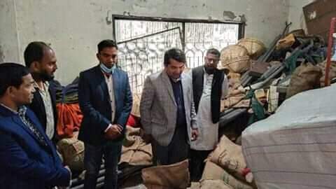 ভোলার লালমোহনে সুবিধাভোগীদের জন্য ববরাদ্দকৃত ২০ বস্তা চাল উদ্ধার।