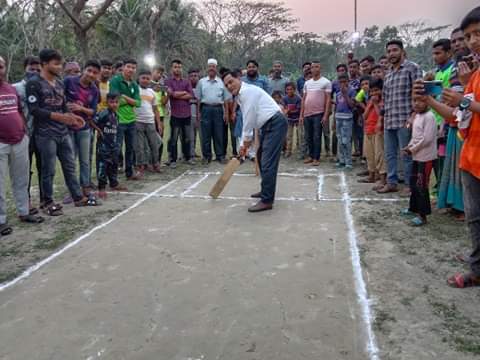 ভোলার আলিনগরে মুজিব শতবর্ষ উপলক্ষে মিনি ক্রিকেট টুর্নামেন্ট উদ্বোধন করেন চেয়ারম্যান বশির আহমেদ।।