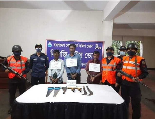 ভোলায় নদীর রাজা জাহাঙ্গীর সহ ৩ জলদস্যু কে আটক করেছে কোস্টগার্ড ।।