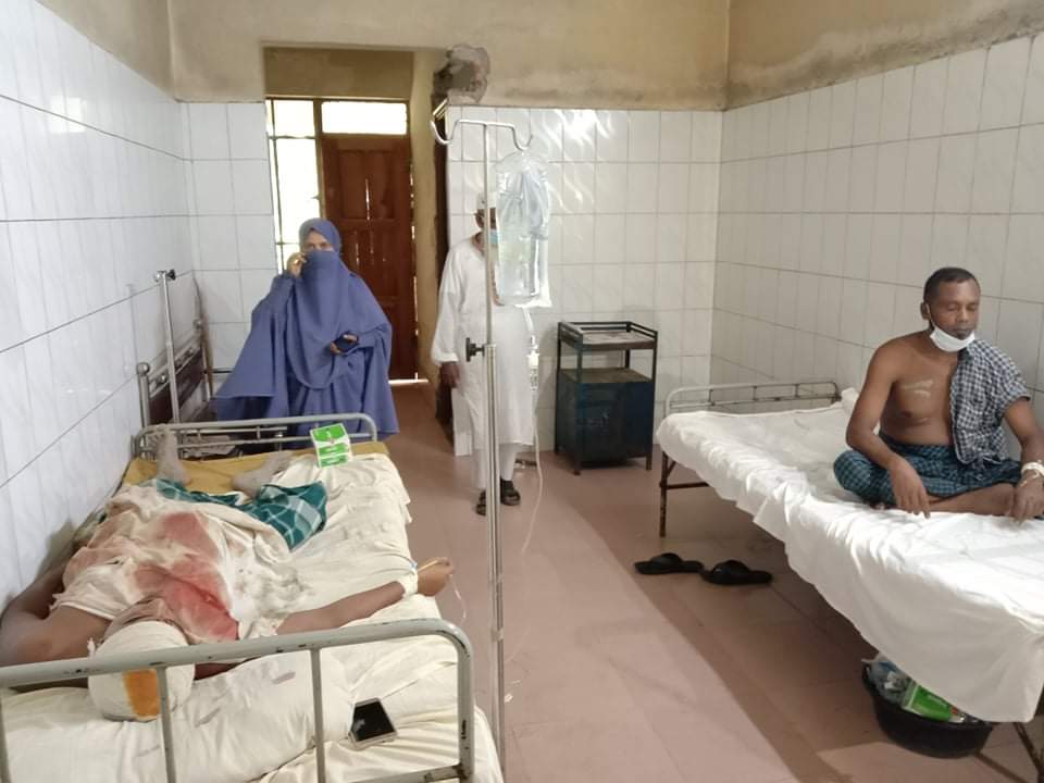 ভোলার বাপ্তায় মাদক সেবনে বাধা দেওয়ায় স্কুল শিক্ষিকার পরিবারকে কুপিয়ে জখম