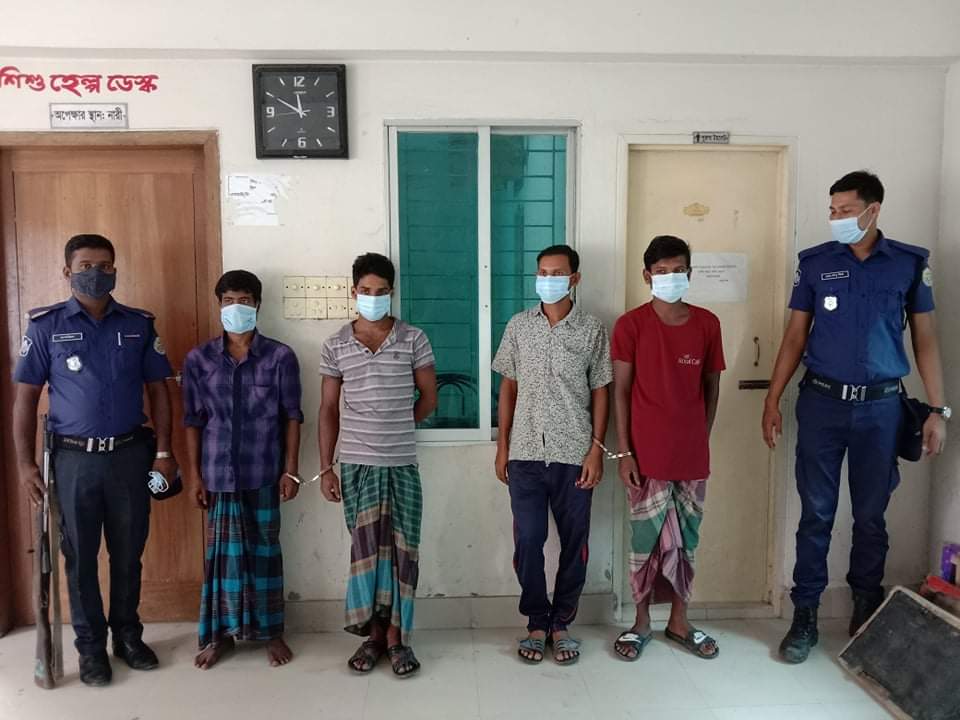ভোলার ধনিয়া থেকে চার জুয়ারিকে আটক করেছে ভোলা থানা পুলিশ।