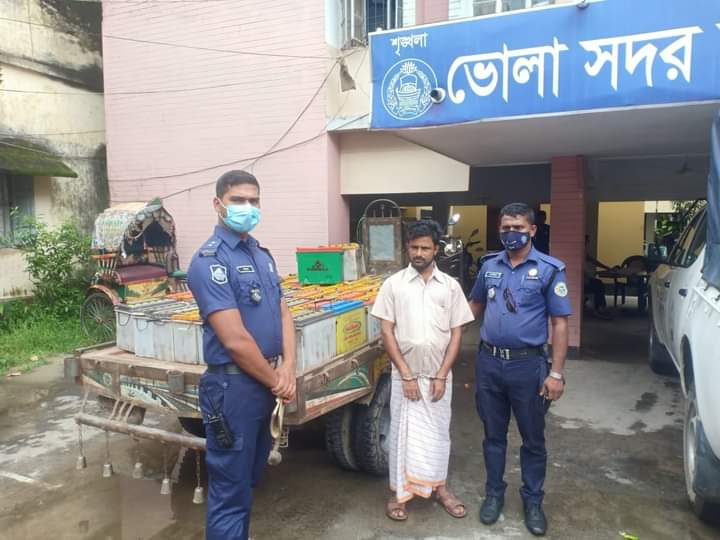 ভোলার পূর্ব ইলিশা থেকে বিপুল পরিমান চোরাই ব্যাটারীসহ ১জনকে আটক করেছে পুলিশ।।