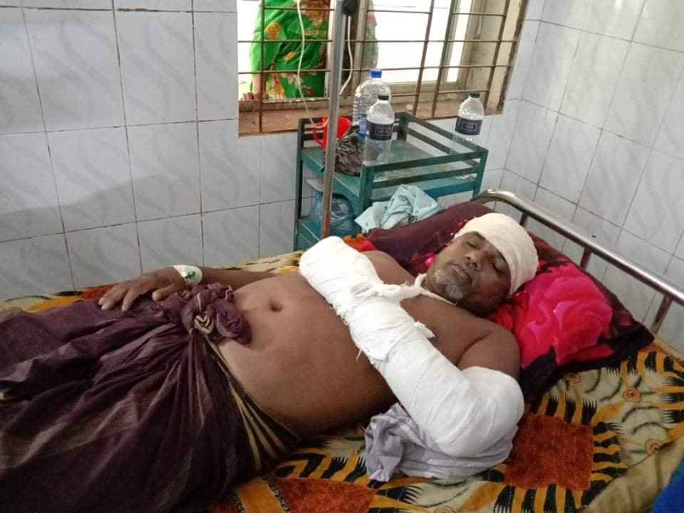ভোলার রাজাপুরে আ’লীগ সভাপতি কে কুপিয়ে জখম ও রক্তাক্ত করেছে মেম্বার সালাম।।