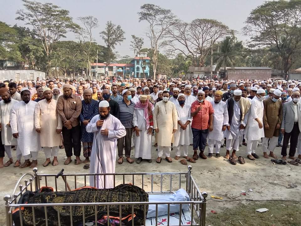 ভোলায় সন্ত্রাসীর গুলিতে নিহত টিটুর জানাযায় হাজারো মুসল্লীর ঢল।।