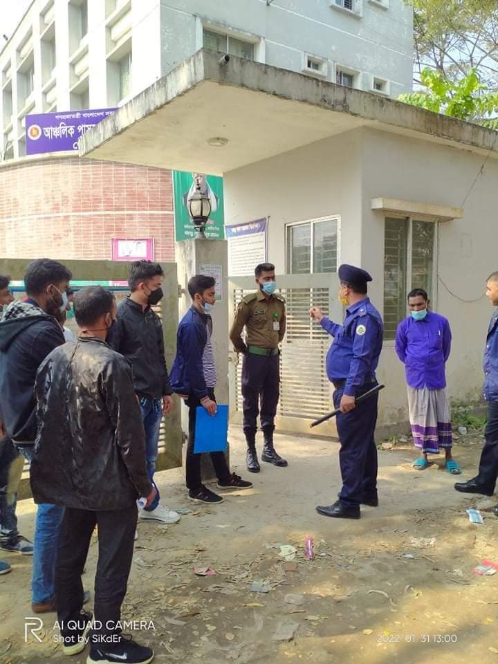 ভোলার আঞ্চলিক পাসপোর্ট অফিসে হয়রানি ও দালাল চক্রদের বিরুদ্ধে নিউজ করায় পুলিশের অভিযান।।সাধুবাদ জানিয়েছেন এলাকাবাসির।