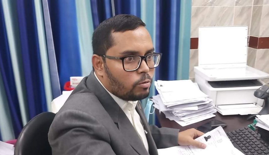 ভোলা আঞ্চলিক পাসপোর্ট অফিসে ঘুষ ছাড়া মিলছে না পাসপোর্ট, সক্রিয় দালাল চক্র!