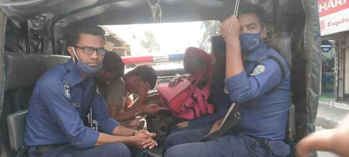 ভোলায় আবাসিক হোটেল ইসলামিয়া থেকে আপত্তিকর অবস্থায় ছেলে/মেয়ে ও ম্যানেজারকে আটক।।