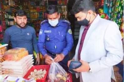 মনপুরায় মেয়াদ উত্তীর্ণ পণ্য বিক্রি করার দায়ে ৪ ব্যবসায়ীর জরিমানা।।