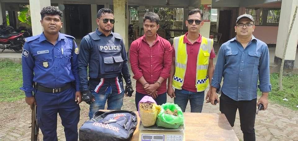 ভোলার ইলিশা থেকে মাদক ব্যবসায়ী আটক ধরাছোঁয়ার বাহিরে মুল ব্যবসায়ীগন।।