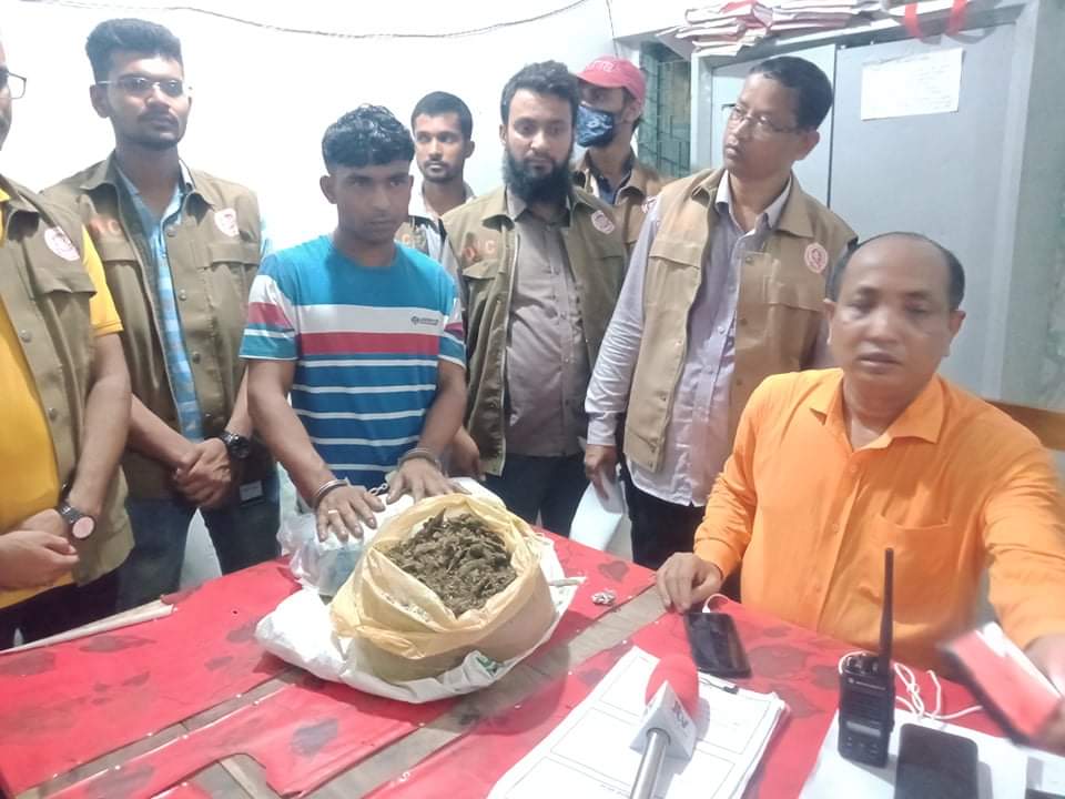মনপুরায় মাদকদ্রব্যের অভিযানে ৩ কেজি ৫০০ গ্রাম গাঁজা উদ্ধার।
