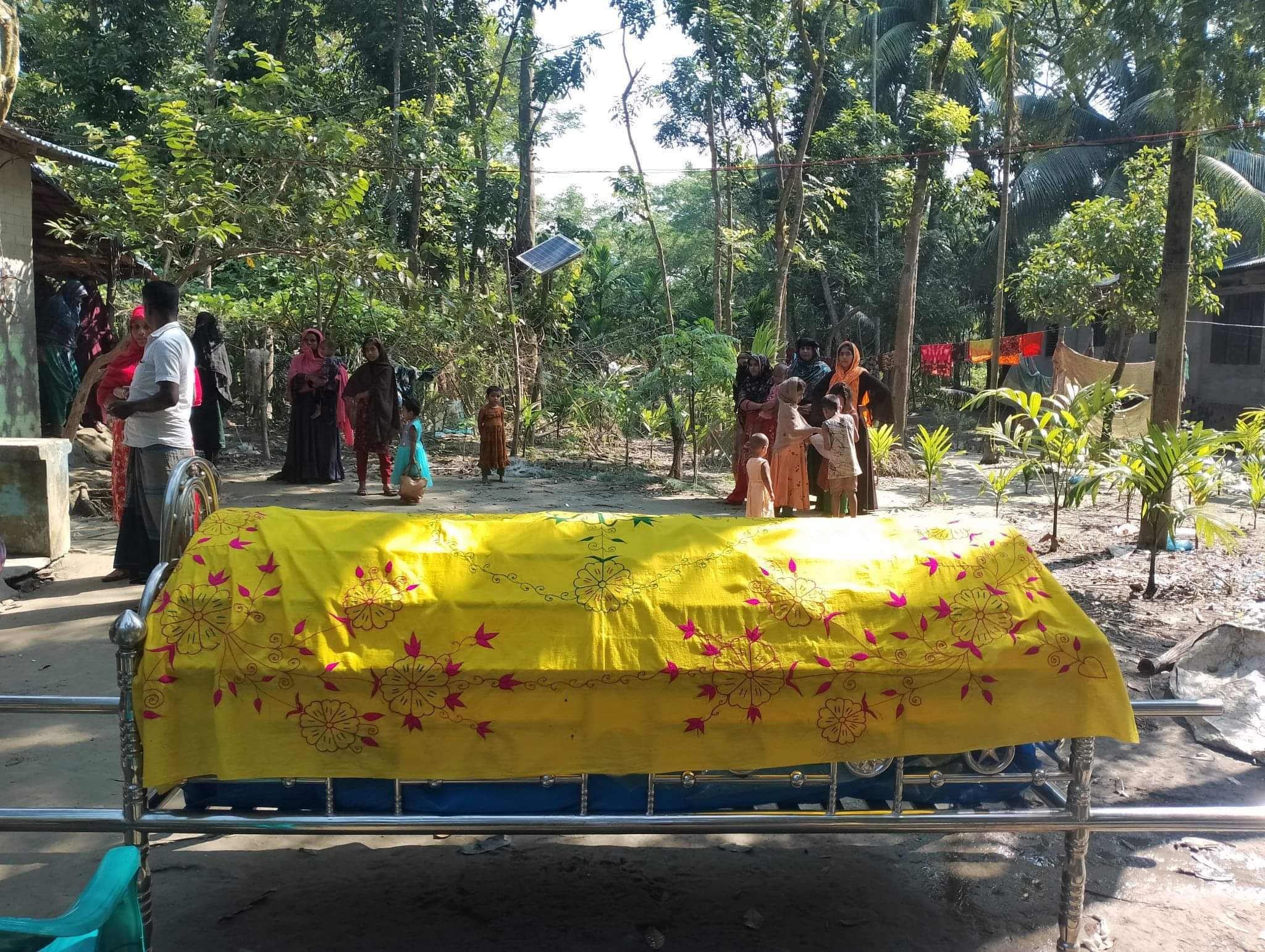 ভোলার পশ্চিম ইলিশায় গলায় ফাঁস দিয়ে ৮ম শ্রেনীর পড়ুয়া স্কুল ছাত্রীর মৃত্যু।।