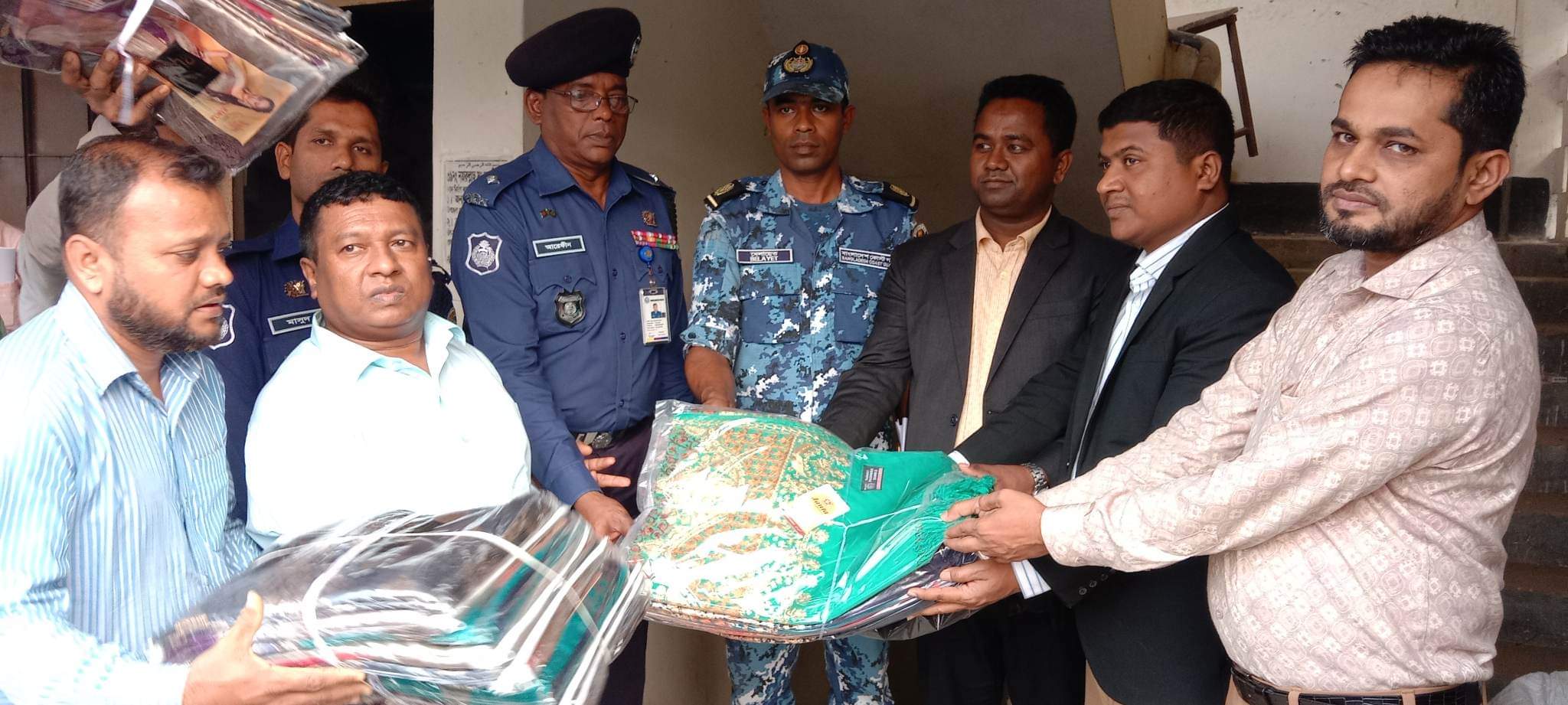 ভোলায় কোস্টগার্ডের অভিযানে আটককৃত মালামাল আদালত কর্তৃক নিলামে বিক্রয়, পরবর্তীতে হস্তান্তর॥