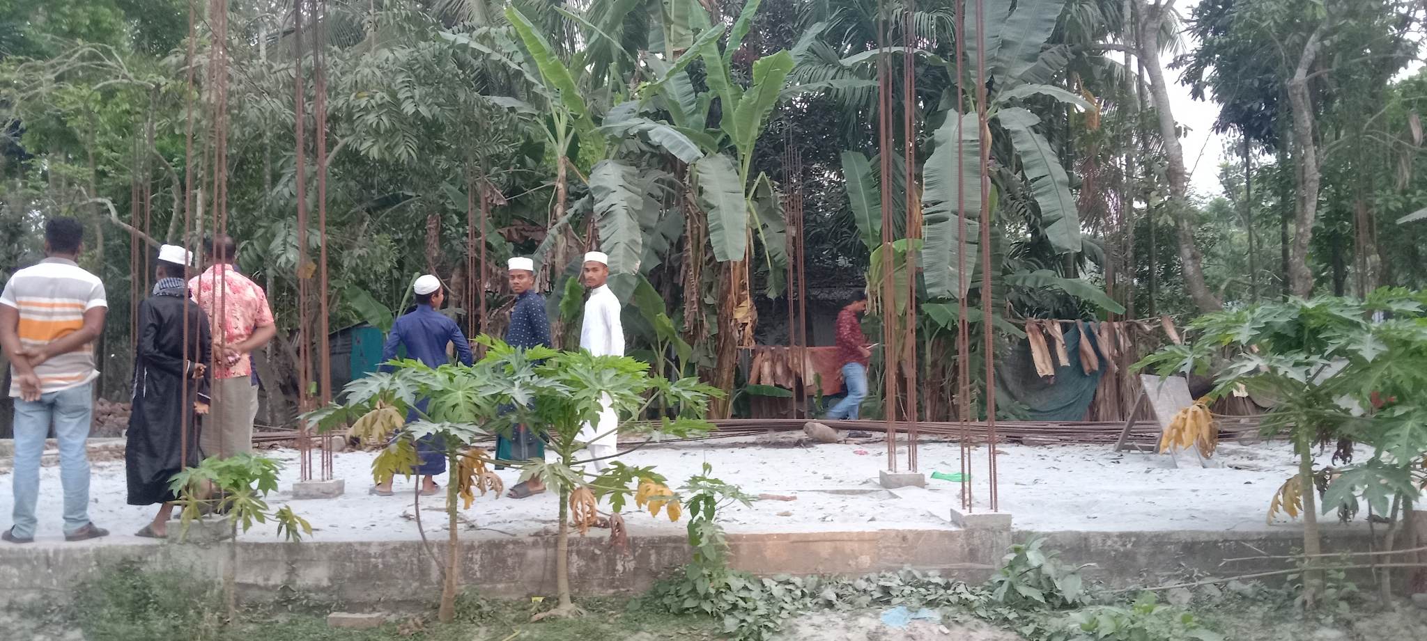 ভোলার পশ্চিম ইলিশা রোদ্রের হাটে আদালতের রায় পেয়ে ও মাদ্রাসার ভবন নির্মাণে বাধা উল্টো মাদ্রাসা কতৃপক্ষকে মামলা দিয়ে হয়রানী।।