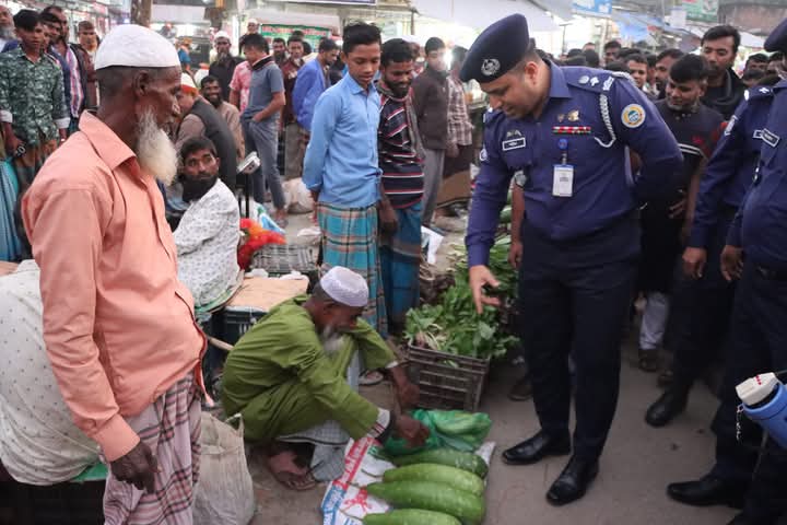 “ভোলার ভেলুমিয়া বাজারে জৌনপুরী হুজুরের মাঠে কমিউনিটি পুলিশিং সভা অনুষ্ঠিত “